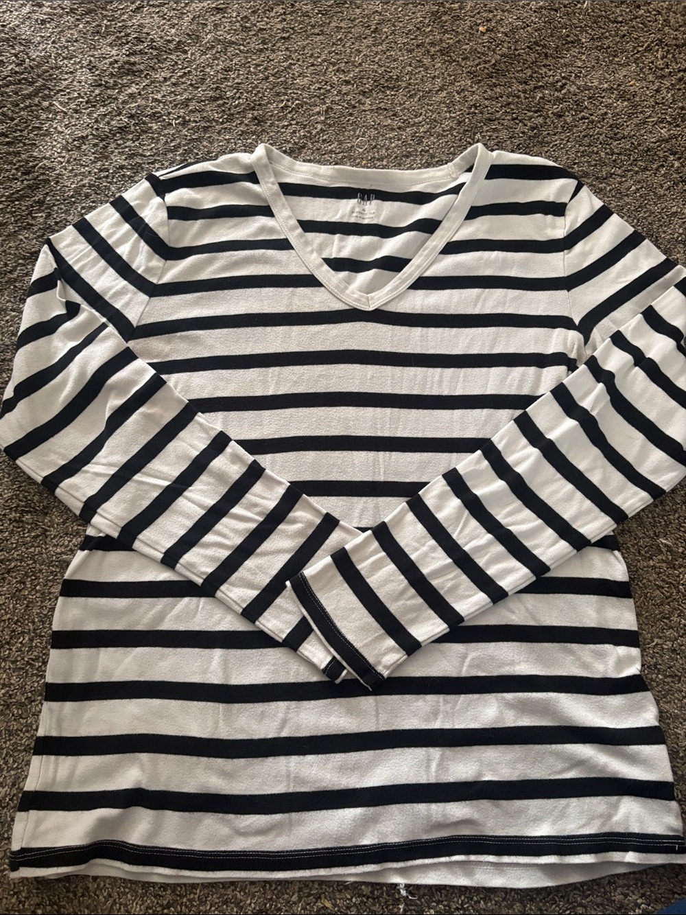 GAP Black & White Striped V‑Neck Long Sleeve Tee